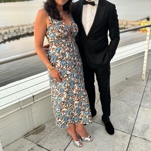 Madewell Sleeveless V-Neck Midi Dress in Floral